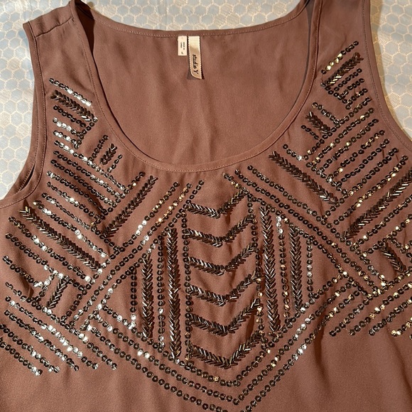 ⬇️⬇️Studio Y sleeveless sequined blouse, size L. NWOT. - Picture 3 of 3